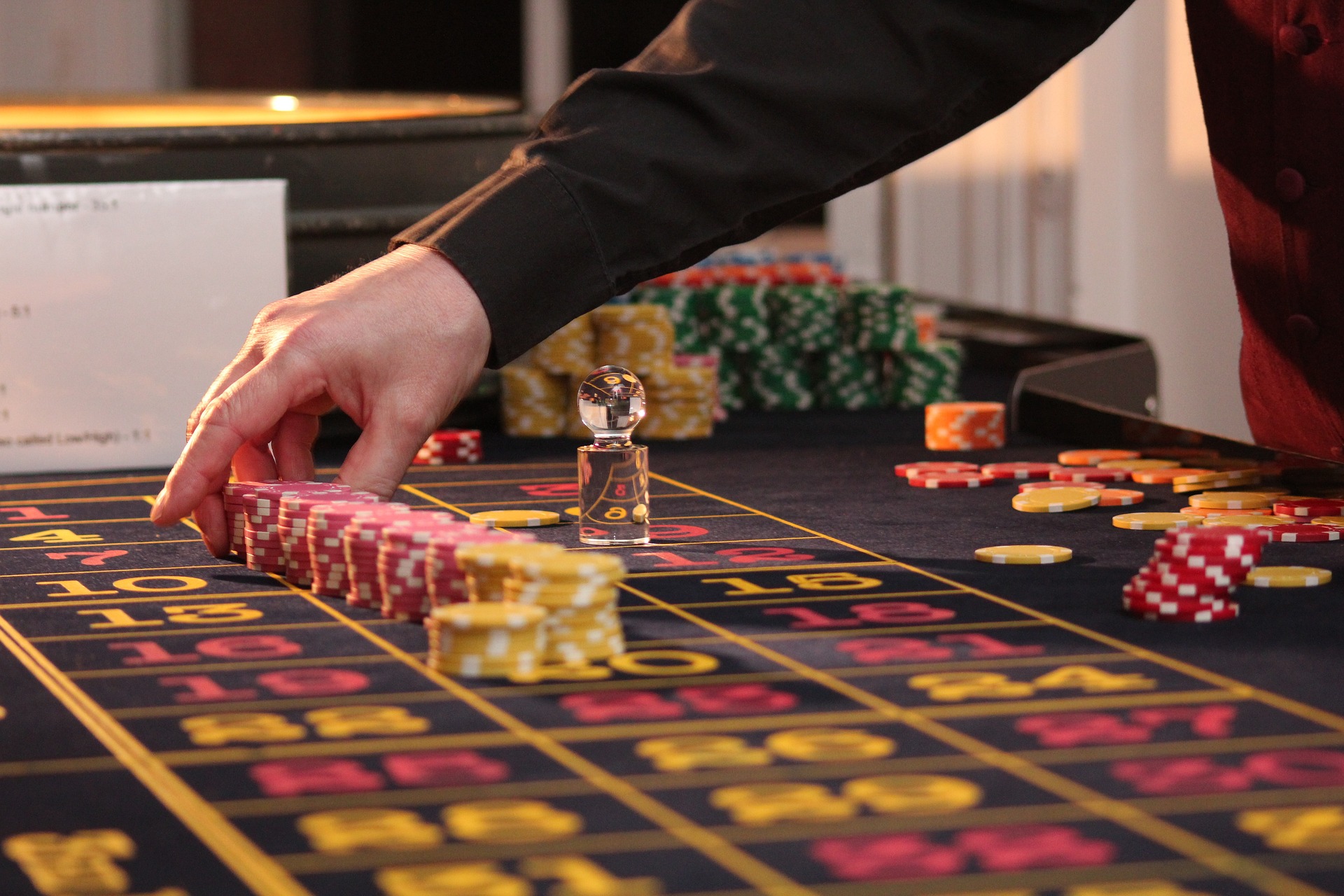 Cruise Ship Casinos vs. Land-Based Casinos: A Comparison
