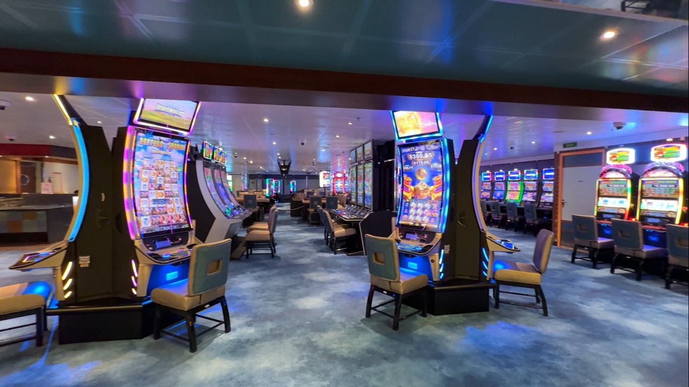 Cruise Ship Casinos – Tour and Walkthrough of the Magic Casino on Cruise Ship Carnival Magic